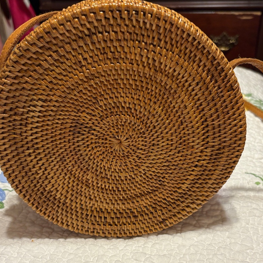 Round Woven Straw Crossbody Bag - Tan